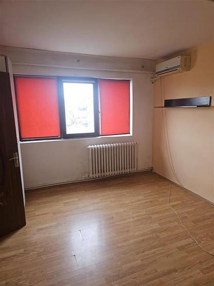 Apartament cu 2 camere semidecomandat în Mircea cel Bătrân