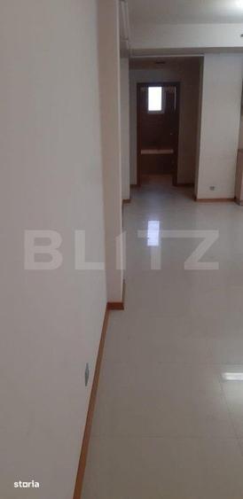 Spațiu comercial, de 64 mp, în Central