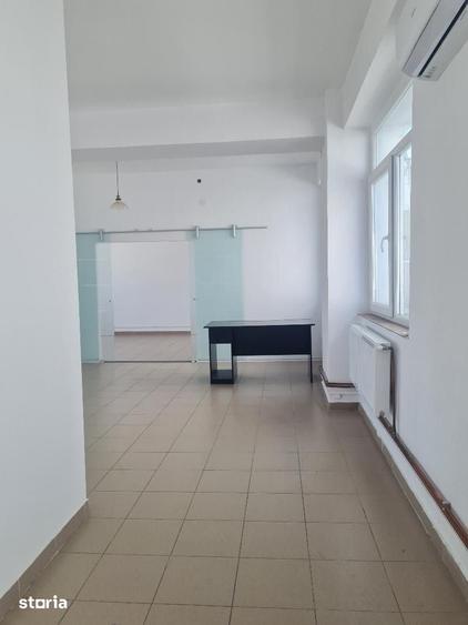 Spațiu comercial, de 350 mp, în Suseni