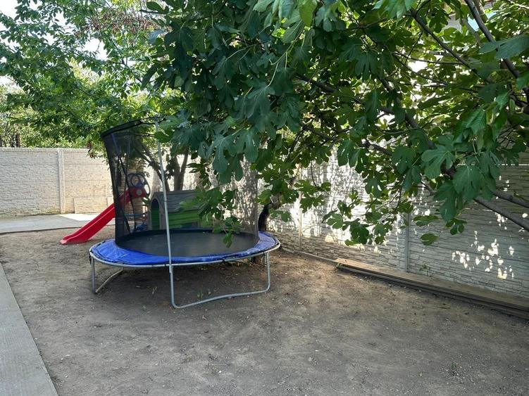 Casă individuală cu 4 camere cu Canalizare în Domnești