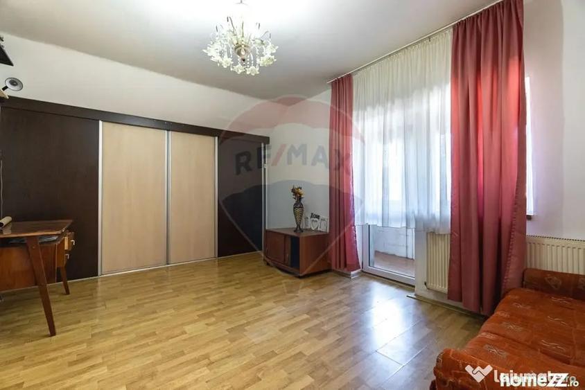 Apartament cu 3 camere nedecomandat în Central