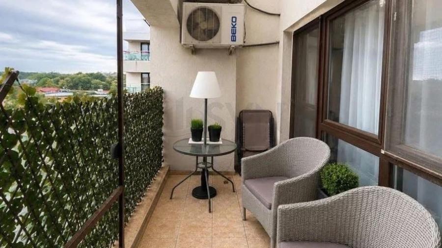 Apartament cu 3 camere semidecomandat, mobilat în Nord