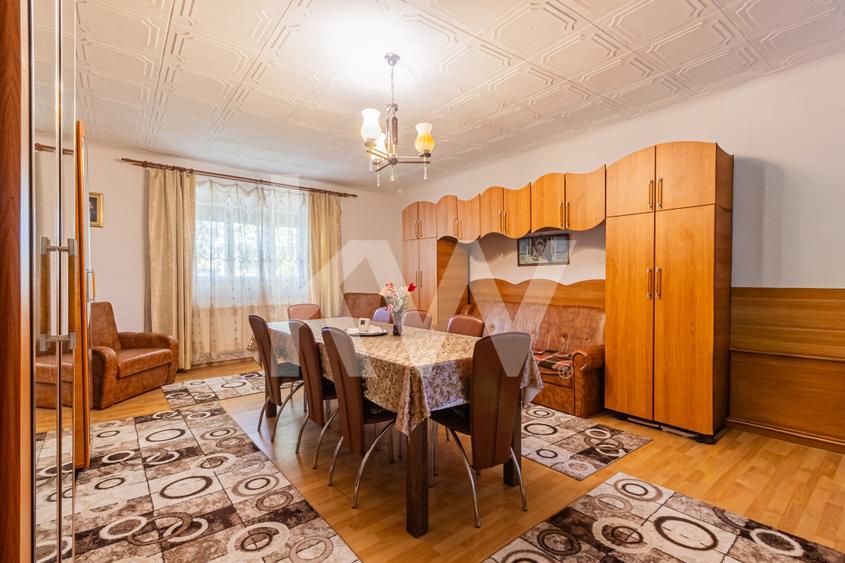 Casă individuală cu 6 camere cu Garaj în Șinca Veche