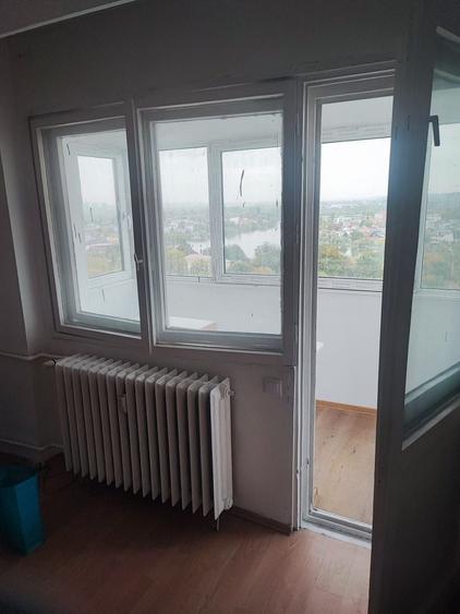 Apartament cu 3 camere decomandat în Lacul Tei