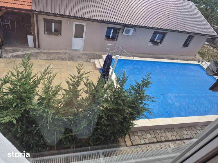 Casă cu 9 camere cu Teren 619 Mp în Iosia