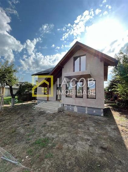 Casă individuală cu 4 camere cu Teren 1070 Mp în Itești