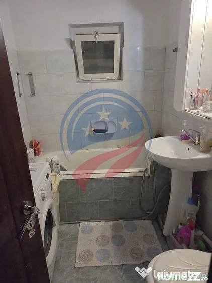 Apartament cu 3 camere decomandat în Rovine