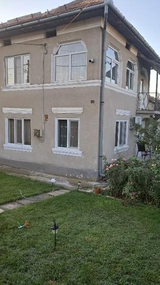 Casă individuală cu 4 camere cu Canalizare în Central