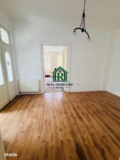 Casă cu 2 camere decomandat cu Teren 300 Mp în Central
