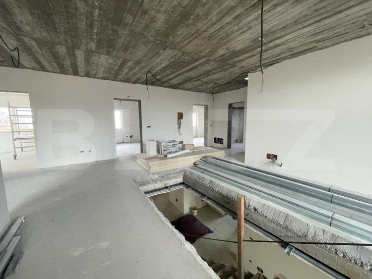 Casă individuală cu 8 camere cu Canalizare în Balta Verde