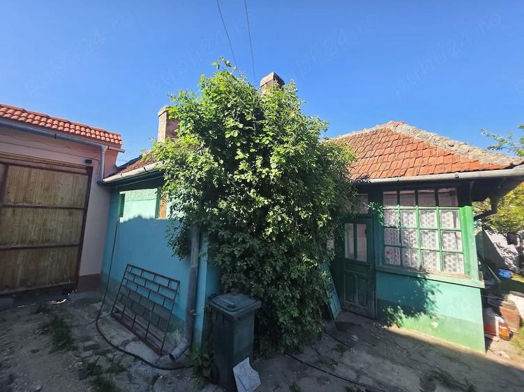 Casă cu 2 camere cu Teren 548 Mp în Crizbav