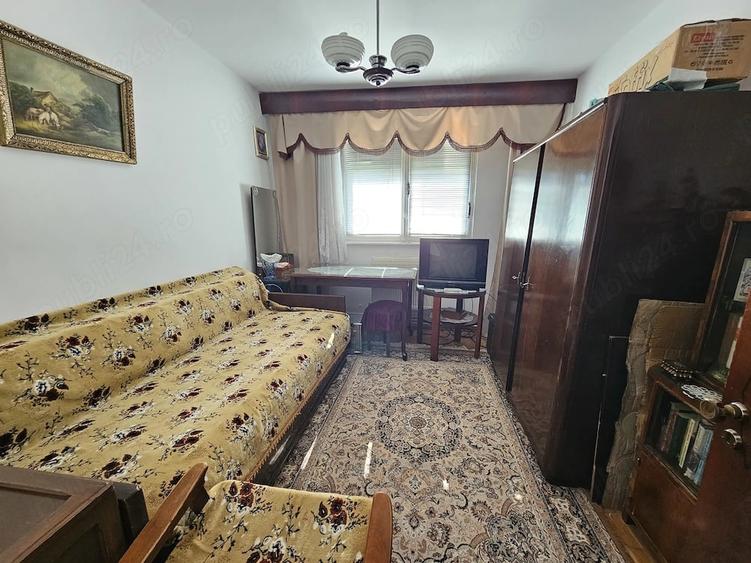Apartament cu 3 camere decomandat în Bălcescu