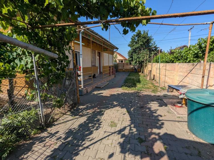Casă cu 4 camere în Exterior Vest