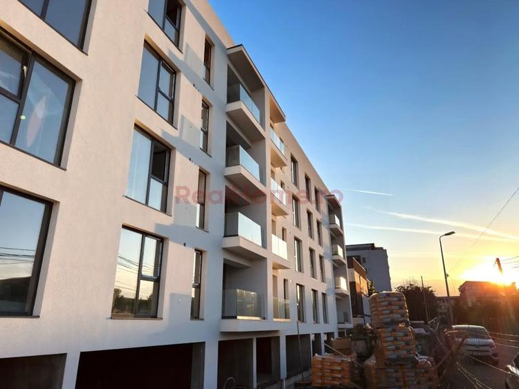 Apartament cu 3 camere decomandat în 1 Decembrie 1918