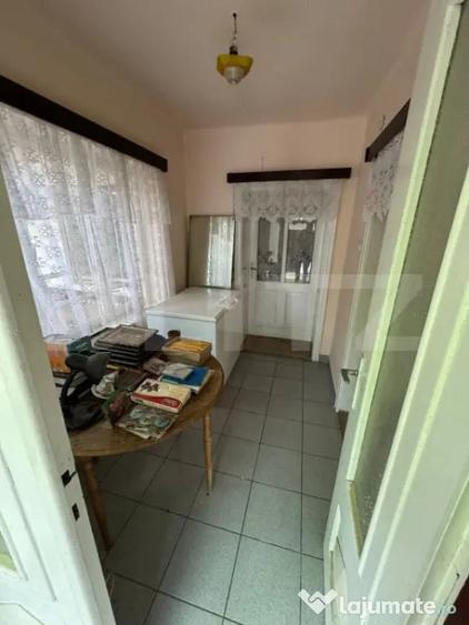 Casă cu 7 camere cu Teren 2461 Mp în Central