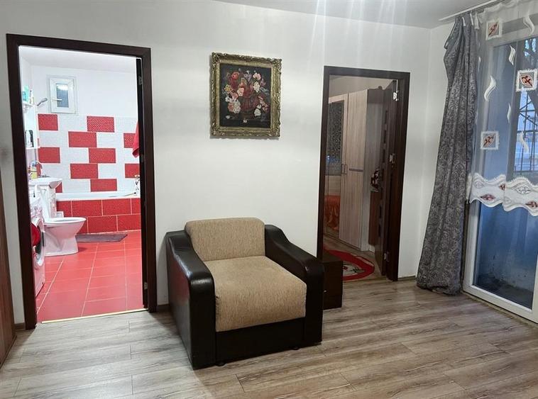 Apartament cu 3 camere semidecomandat în Rogerius