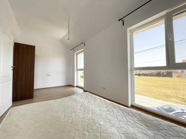 Duplex cu 4 camere cu Canalizare în Moșnița Nouă