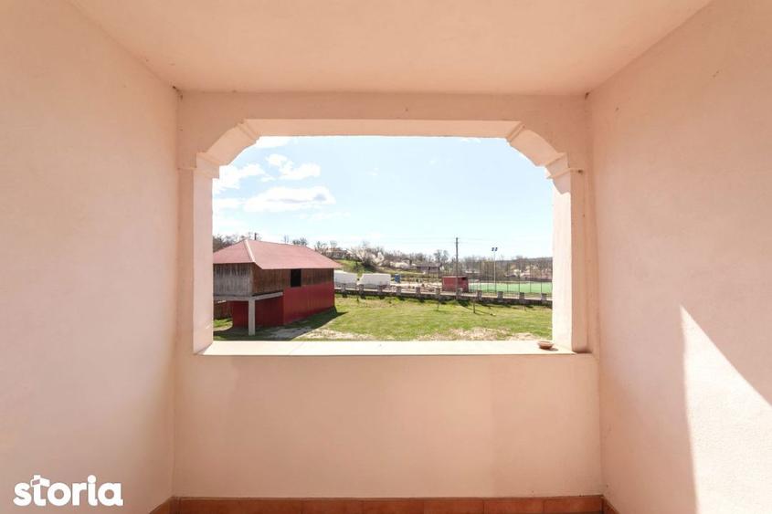 Casă cu 5 camere cu Garaj în Coșești