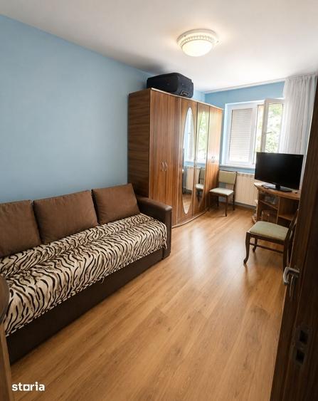Apartament cu 3 camere semidecomandat în Calea București