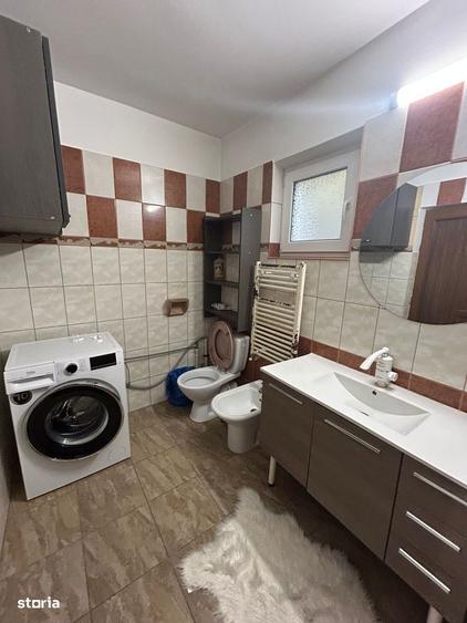Casă cu 4 camere cu Canalizare în Podul de Fier