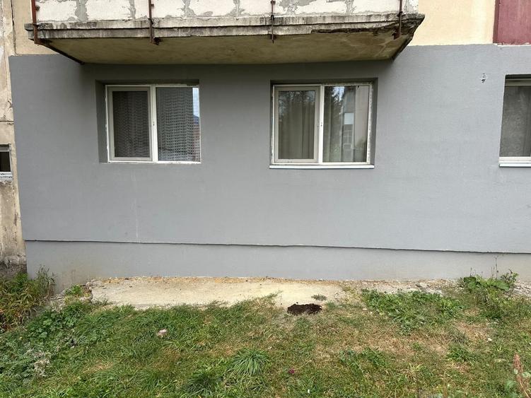 Apartament cu 2 camere decomandat în Petros