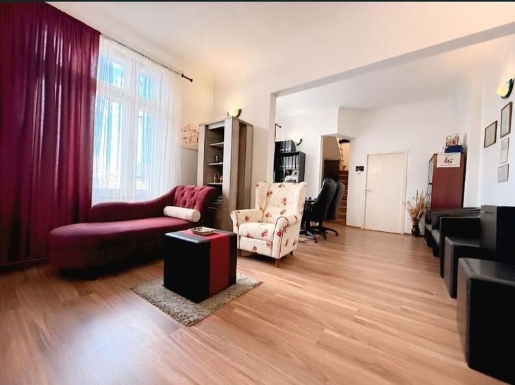 Apartament cu 4 camere în Central