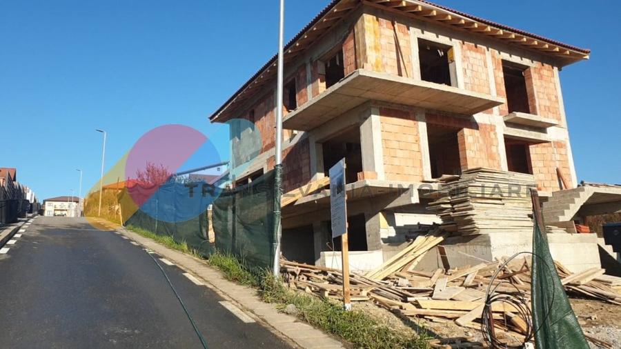 Casă individuală cu 5 camere cu Canalizare în Chinteni