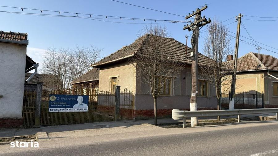 Casă cu 4 camere semidecomandat cu Teren 2948 Mp în Tiream