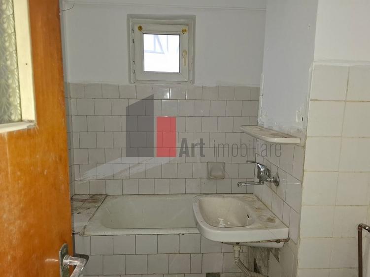 Apartament cu 4 camere decomandat în Central