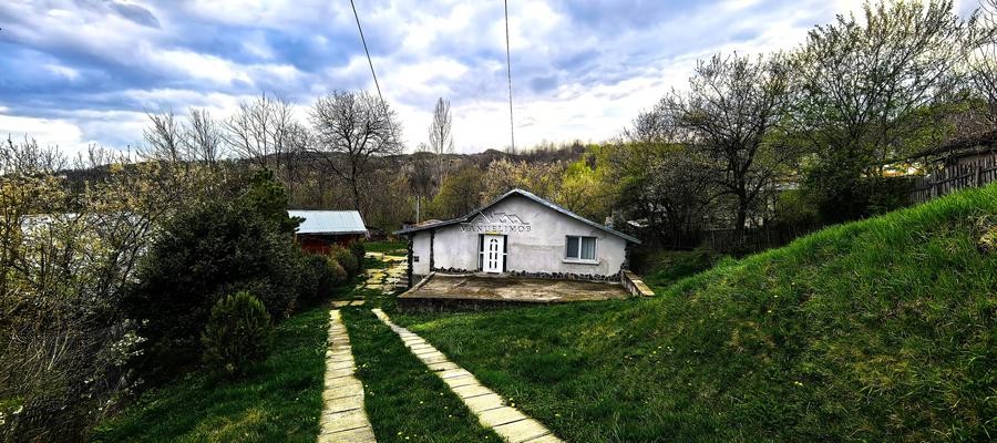 Casă individuală cu 4 camere cu Teren 2500 Mp în Podul Vadului
