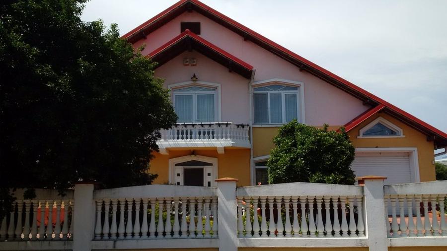 Casă individuală cu 7 camere cu Teren 1551 Mp în Brazi