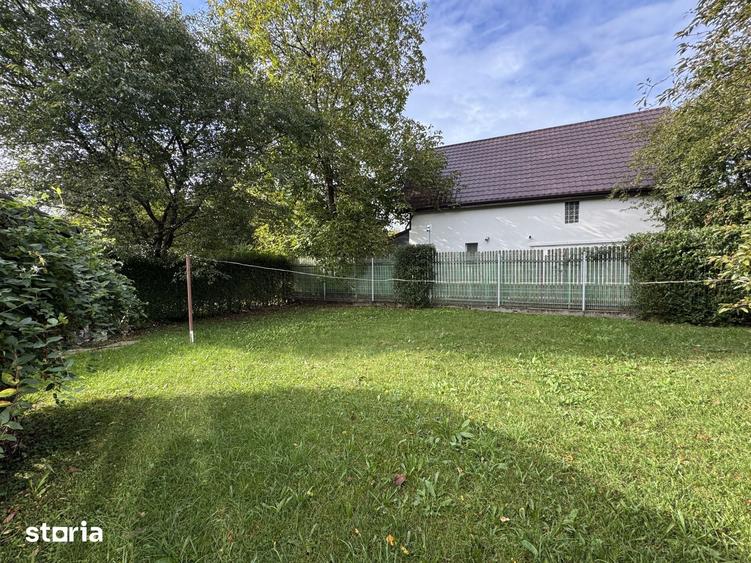 Casă cu 7 camere cu Teren 1317 Mp în Central