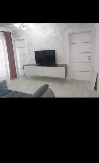 Apartament cu 3 camere decomandat în Rovine