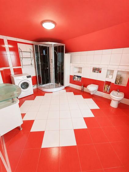 Casă cu 6 camere cu Canalizare în Nufărul
