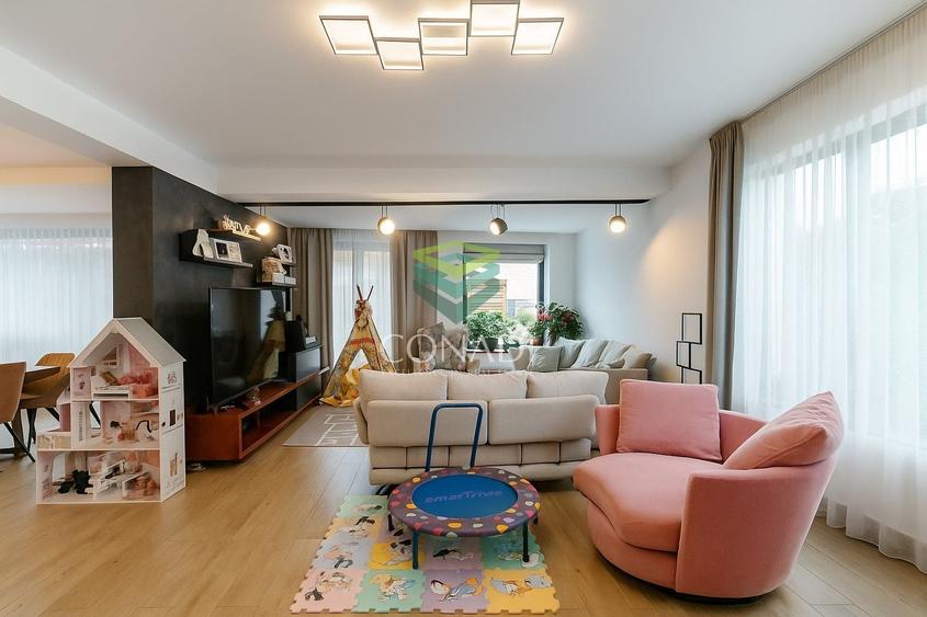 Duplex cu 7 camere cu Piscina în Iancu Nicolae