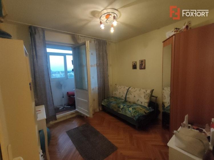 Apartament cu 4 camere decomandat, mobilat în Buziașului