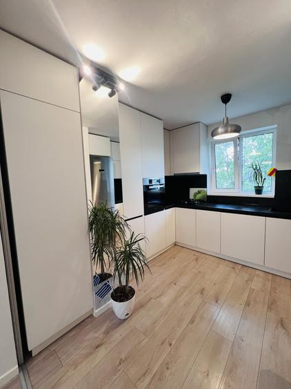 Apartament cu 3 camere semidecomandat, mobilat în Parcul Circului