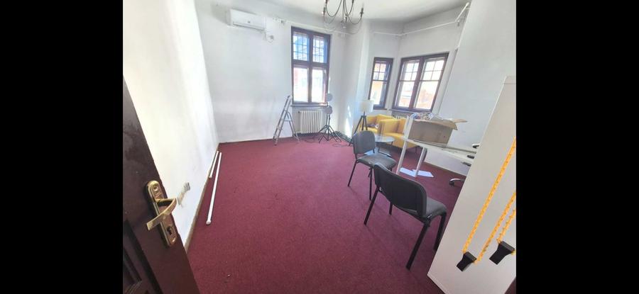 Apartament cu 3 camere decomandat în Romană