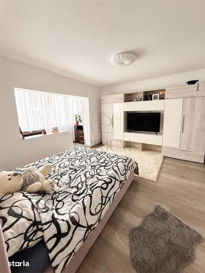 Apartament cu 4 camere decomandat în Est