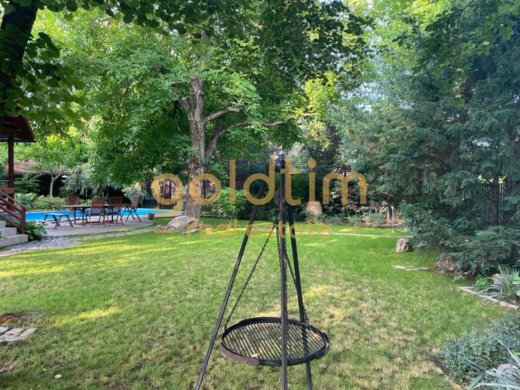 Casă individuală cu 4 camere cu Piscina în Ciofliceni