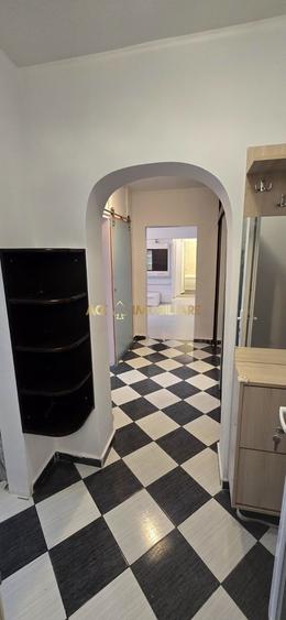 Apartament cu 3 camere semidecomandat, mobilat în Obor