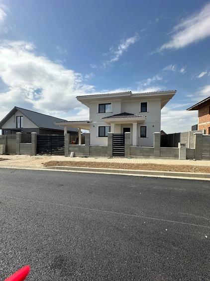 Casă cu 5 camere cu Teren 650 Mp în Giarmata