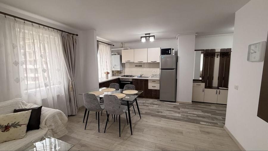 Apartament cu 2 camere decomandat în Tractorul