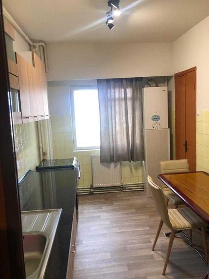 Apartament cu 3 camere decomandat în Exterior Vest