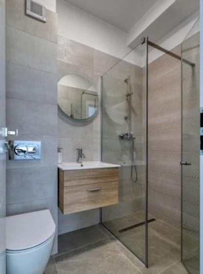 Apartament cu 3 camere semidecomandat, mobilat în Decebal