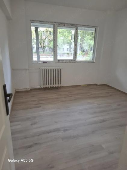 Apartament cu 3 camere decomandat în Alexandriei