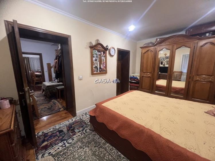 Casă cu 9 camere cu Canalizare în Central