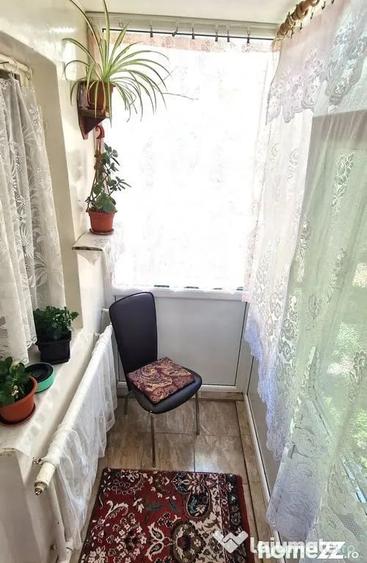 Apartament cu 3 camere semidecomandat în Km 4