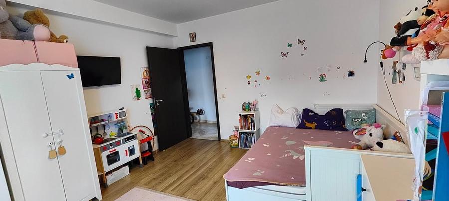 Apartament cu 3 camere decomandat, mobilat în Central