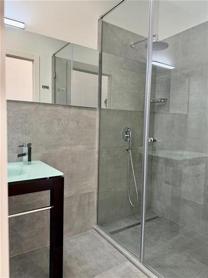 Apartament cu 5 camere decomandat în Primăverii